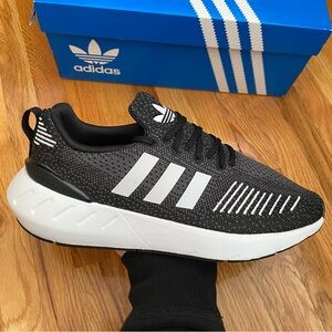 Adidas Swift Run 22 Women’s Sneakers